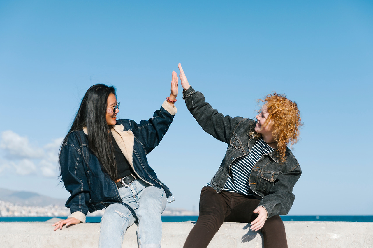 lifestyle-young-friends-outdoors (1).jpg