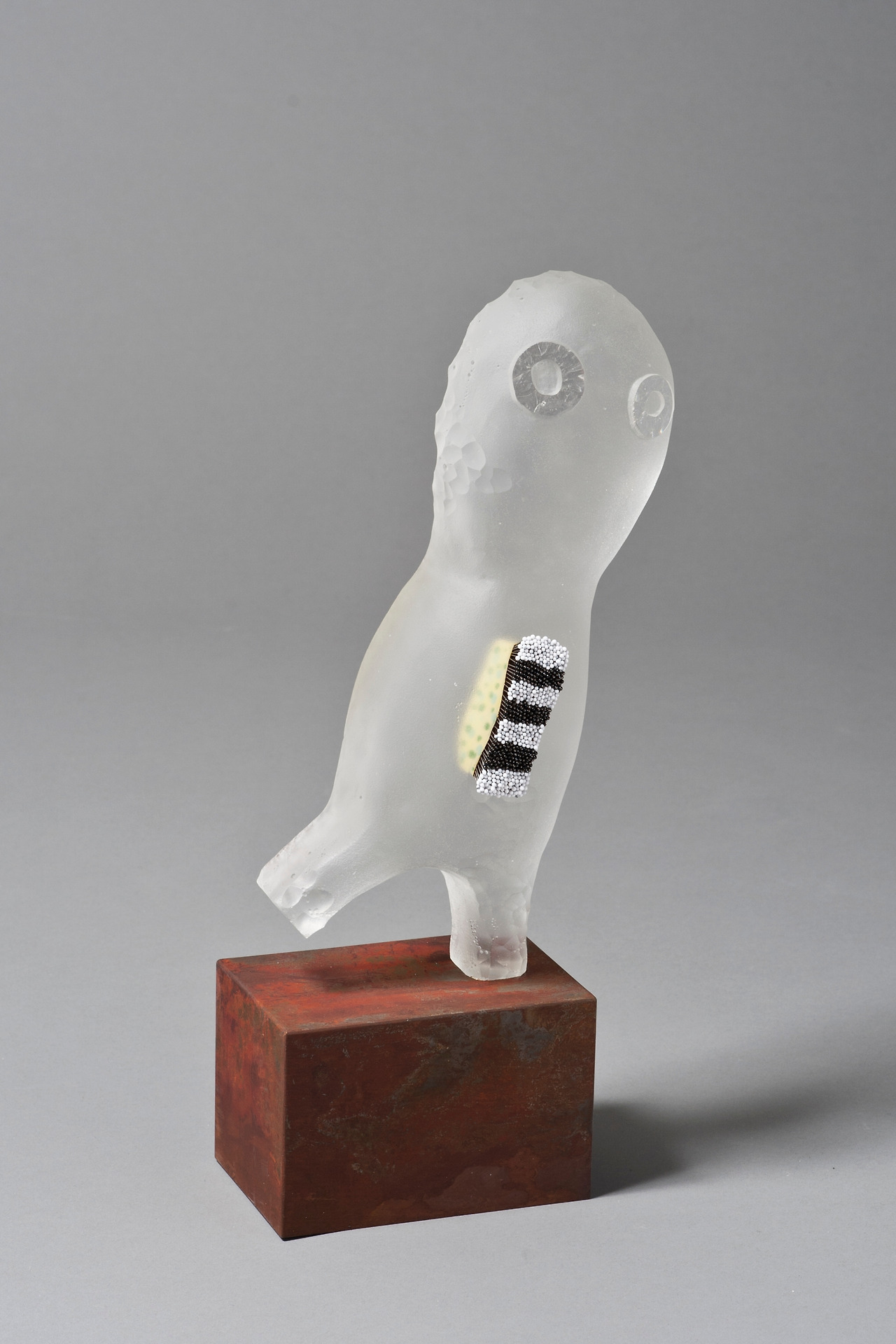 내면더미1, pin on glass, acrylic paint, 100x150x420mm, 2013.jpg