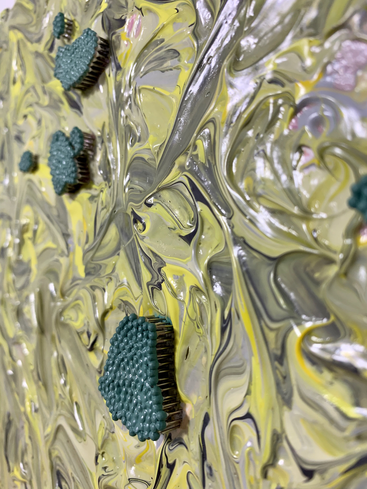 해소4, 330x450x50mm, acrylic paint, pin, 2019, 60만원-2.jpg