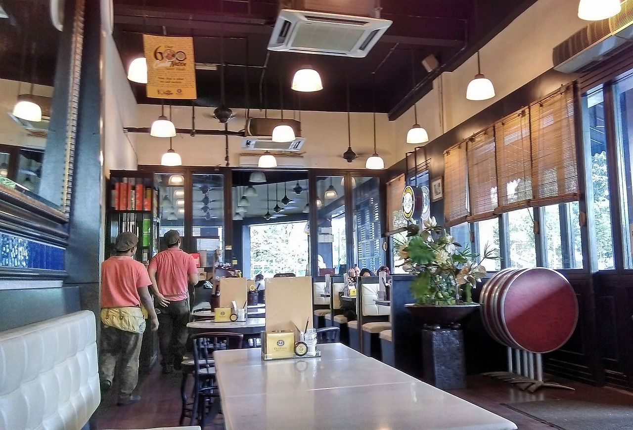 1920px-OldTown_White_Coffee_Outlet.jpg