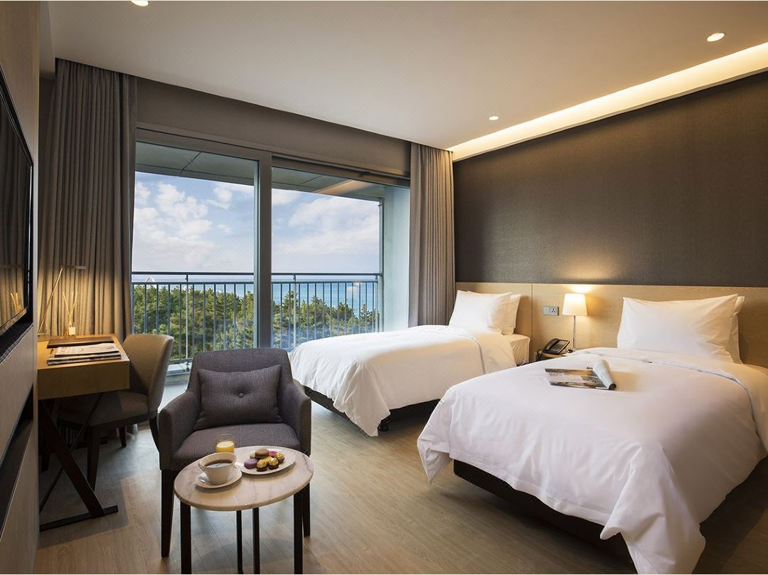 세인트존스 호텔 내관_디럭스 씨 뷰 트윈룸.jpg