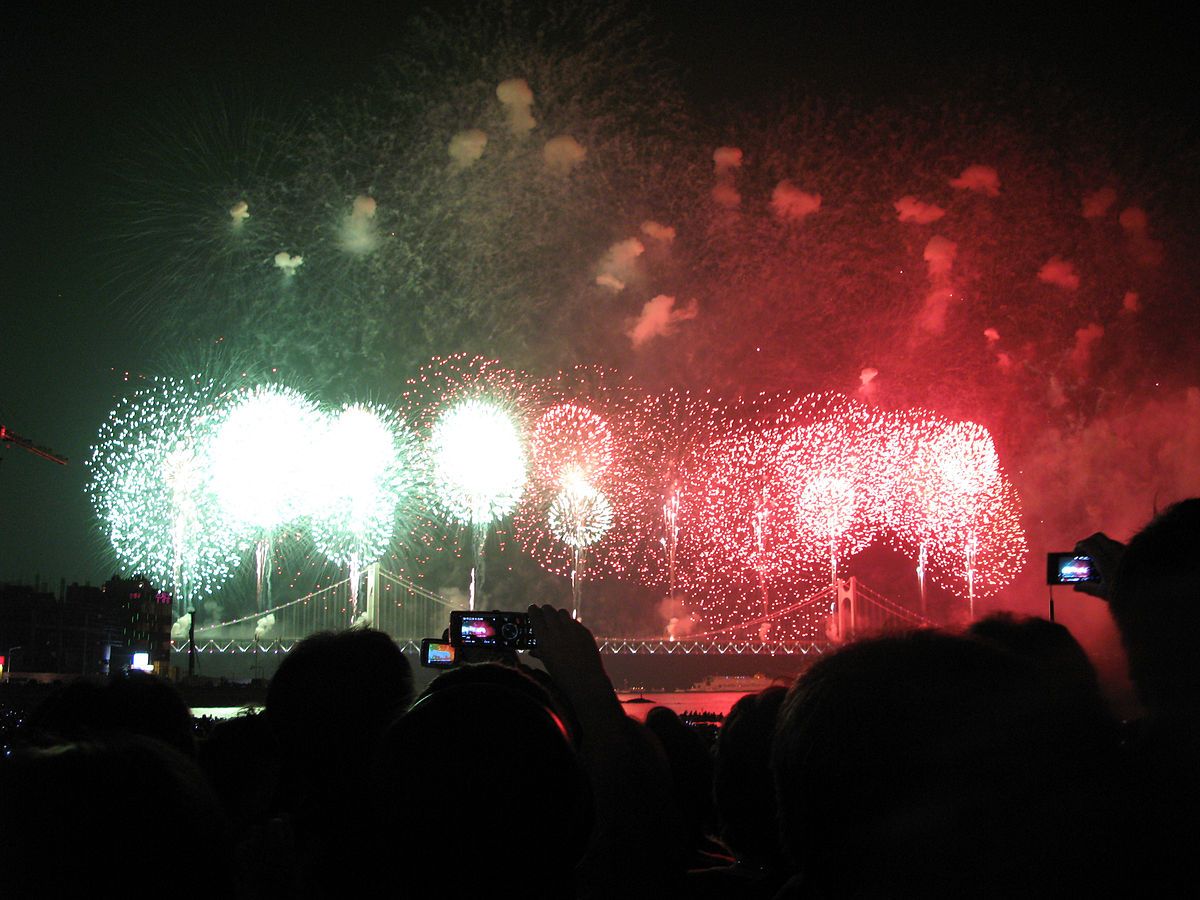 1200px-Busan_Firework_Festival_2008-1.jpg