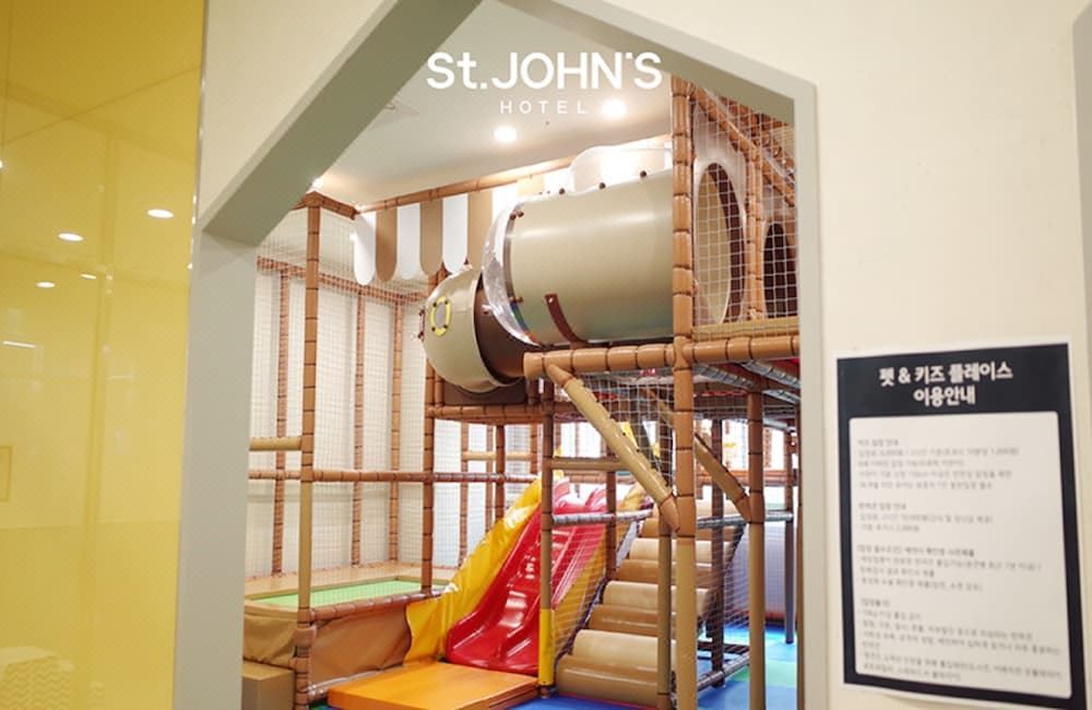 세인트존스 호텔_내관_오락시설.jpg
