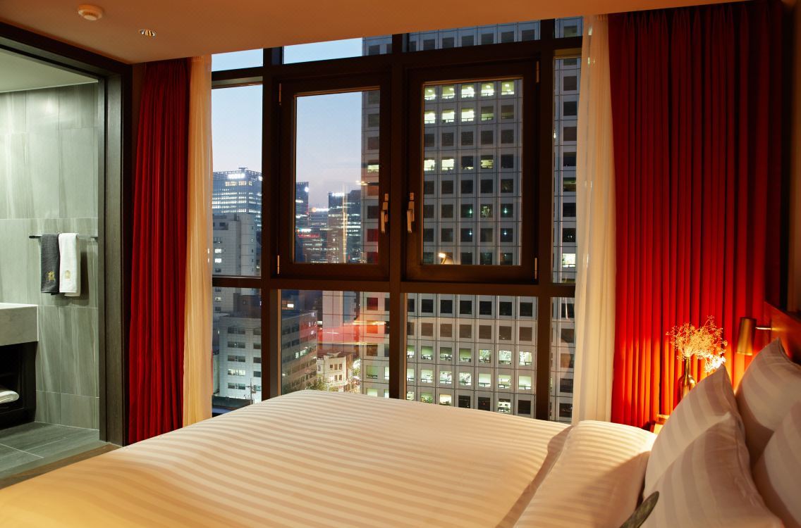 제임스조이스 호텔_엘리트서울_디럭스퀸룸씨티뷰.jpg