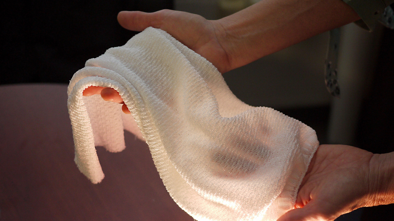 researchers-universit-maryland-regulating-fabric_dezeen_2364_hero_1.jpg