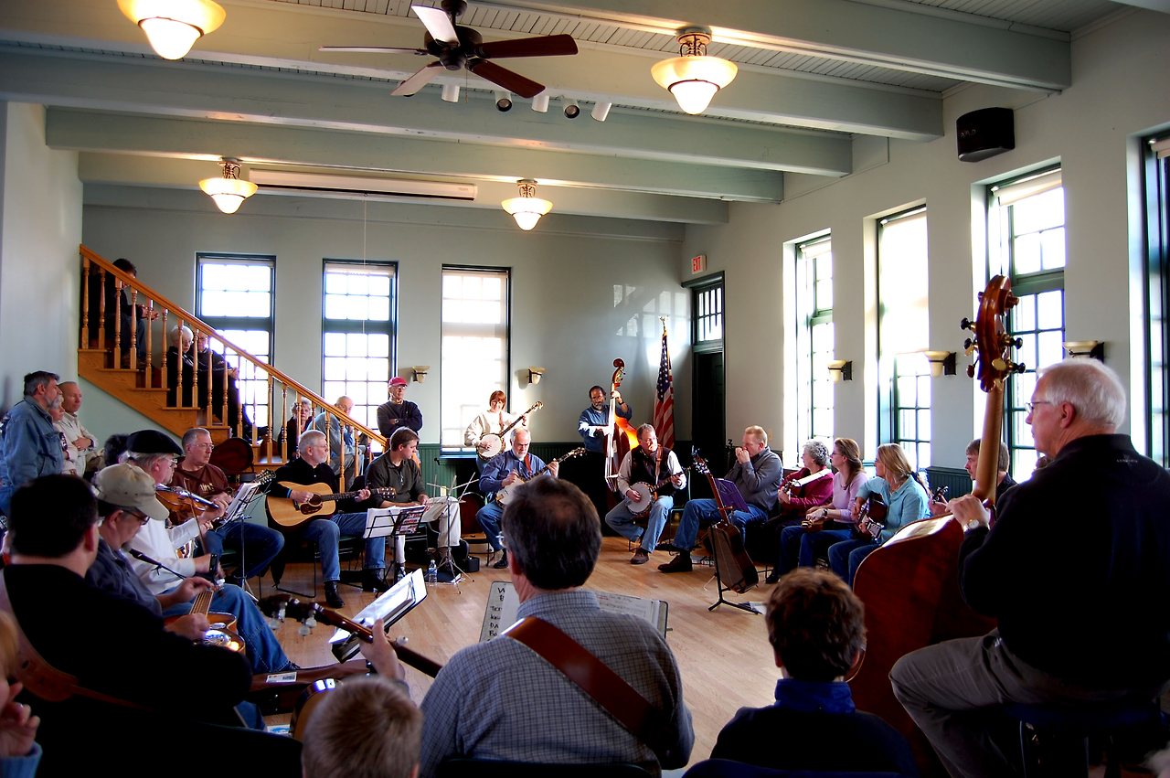 Bluegrass_Music_Jam_Delafield_Fish_Hatchery_Wisconsin_February_2009.jpg