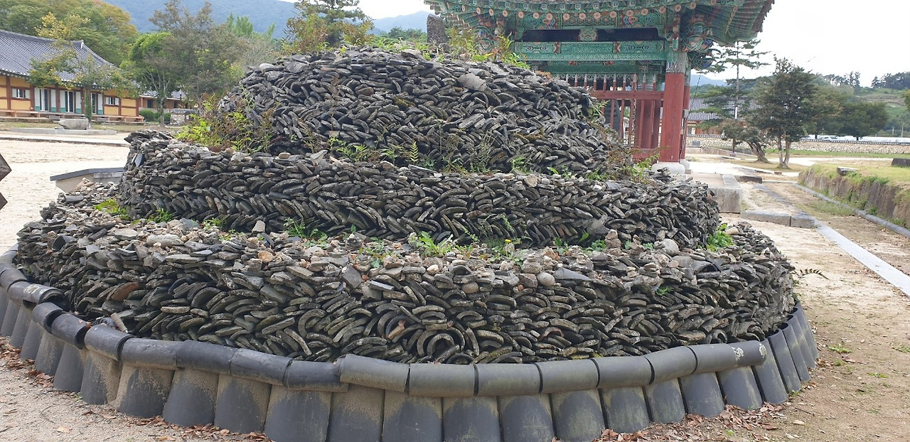 실상사 돌탑 전체.jpg