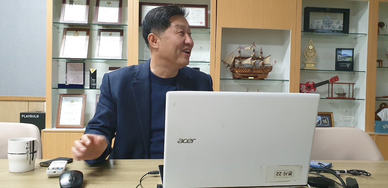 껄껄 웃는 권.jpg