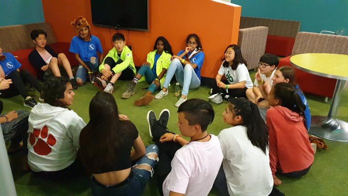 6 게임하는 버디들.jpg