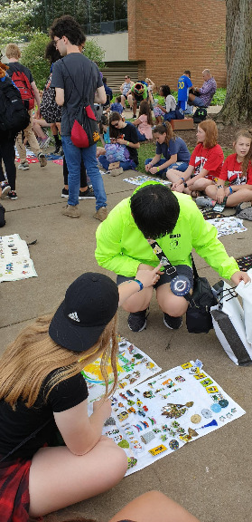 Pin trade 반짝이는 .jpg