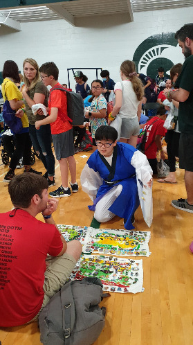 한복에 붙여서 핀 트레이딩 .jpg