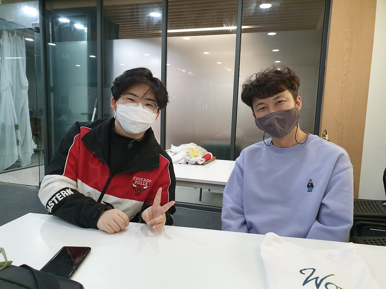 박지민과 자신 있게.jpg