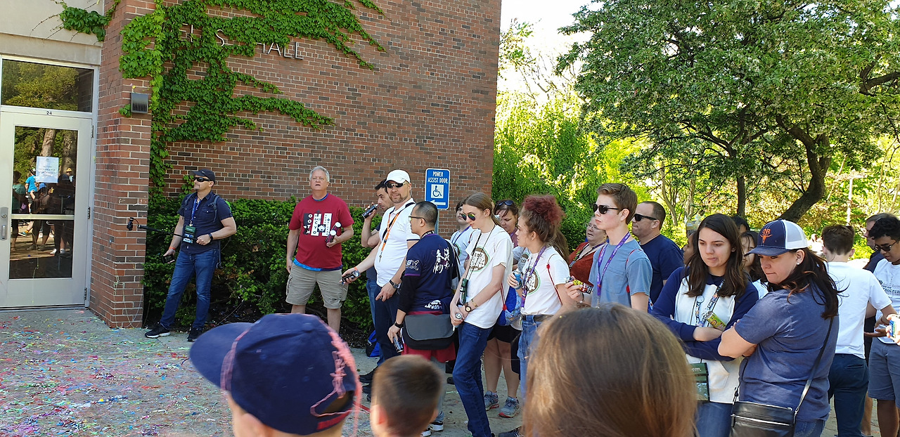 대기중인 부모들.jpg