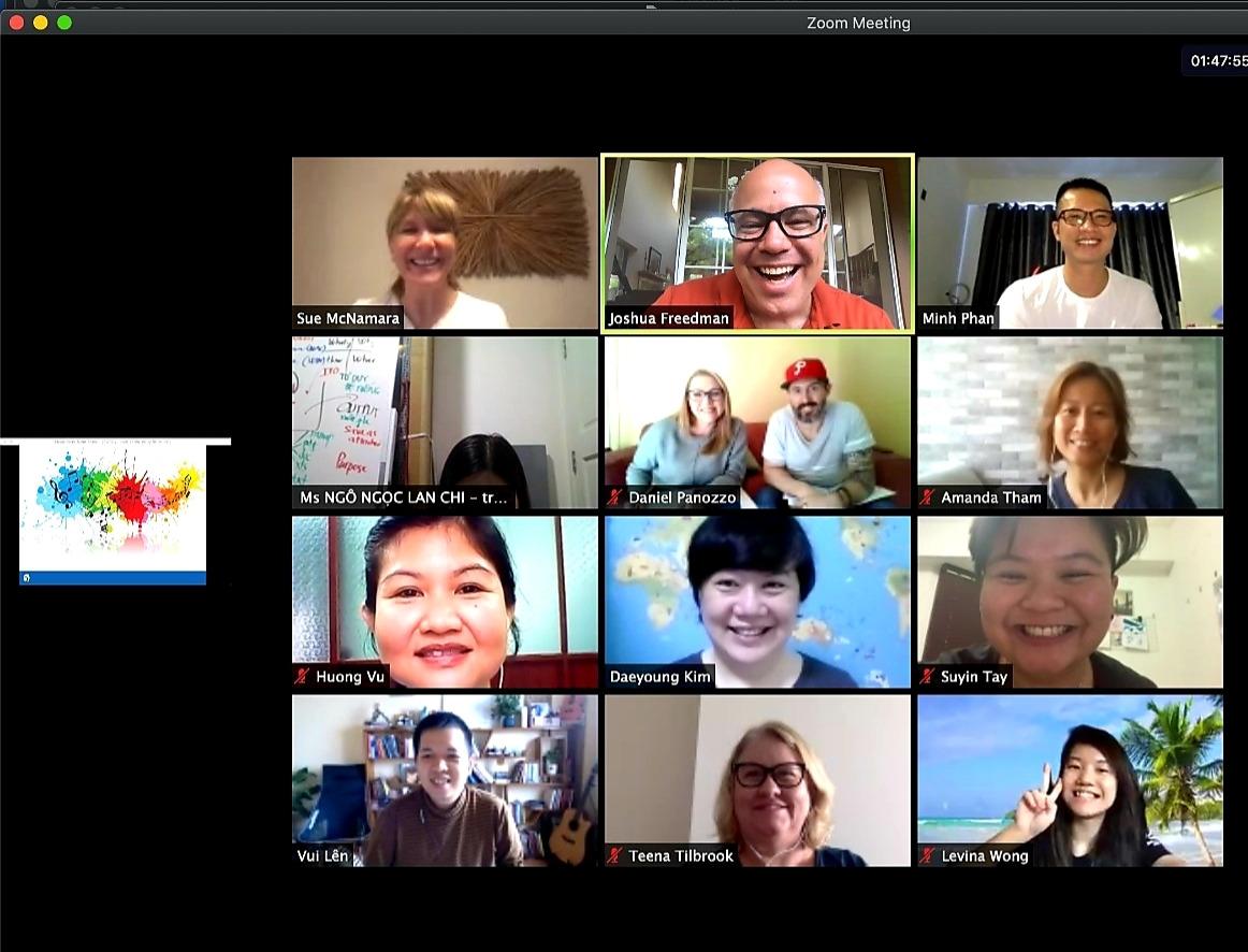 웃는 그룹사진.jpg