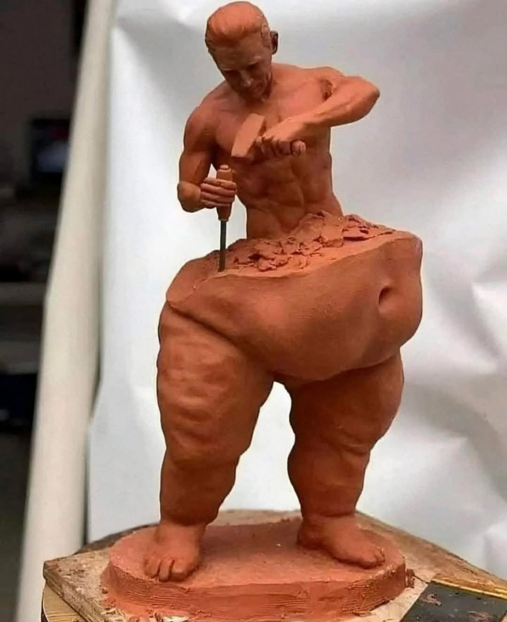 나를 깎아내고 다듬는 모습.jpg