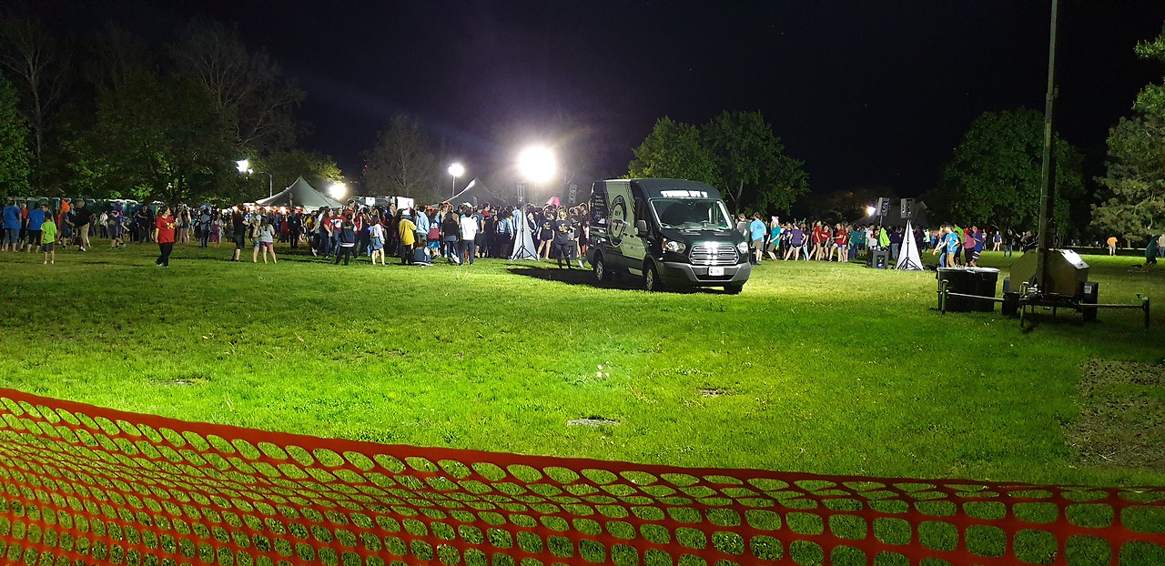 청소년들 파티 팬스 .jpg