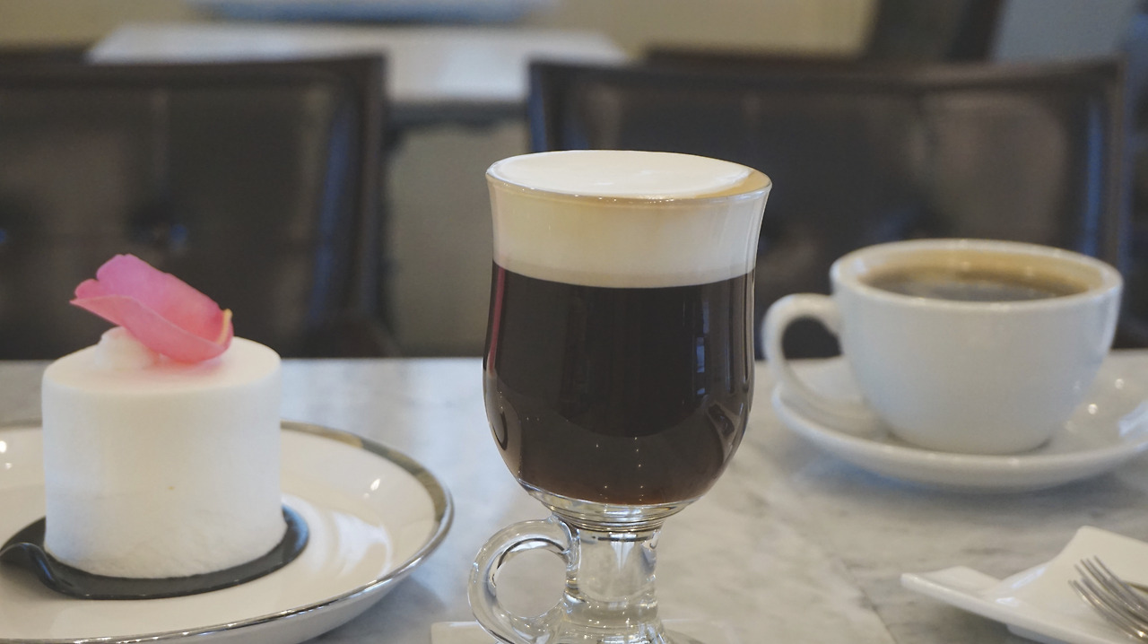 차와 디저트.jpg