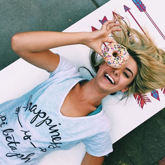 948735e52b2868858d15da0c67bc3607--donut-photoshoot-sorority-photoshoot.jpg