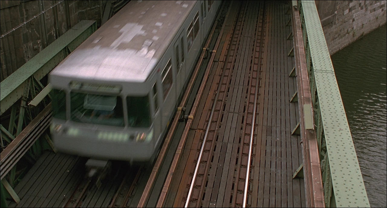 Before Sunrise 1995 CRITERION 720p BluRay DTS x264-DEPTH.mkv_001025525.jpg