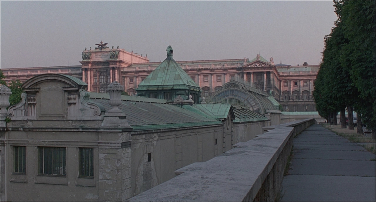 Before Sunrise 1995 CRITERION 720p BluRay DTS x264-DEPTH.mkv_005414492.jpg