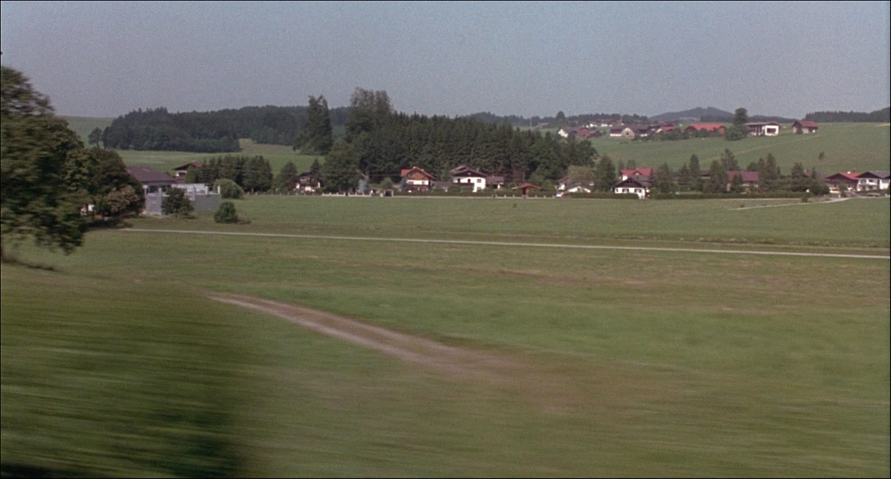 Before Sunrise 1995 CRITERION 720p BluRay DTS x264-DEPTH.mkv_000106023.jpg