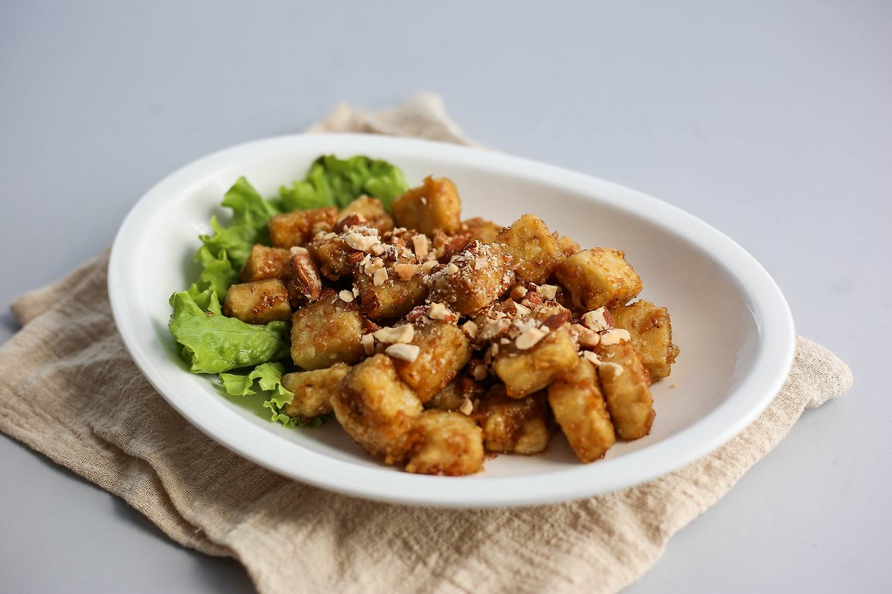 3. 간장소스 언두부 강정.jpg