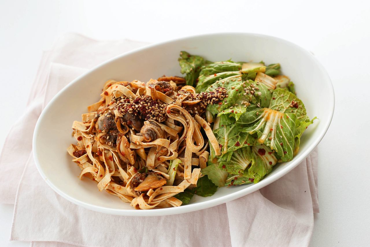 6.봄동 꼬막 국수.jpg