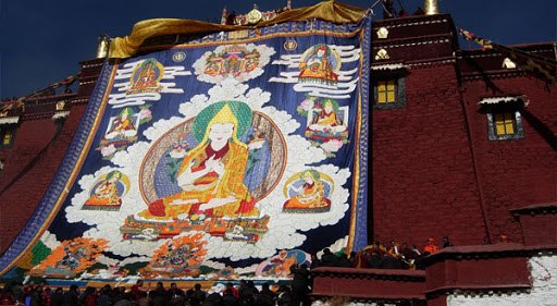 티벳 탕카 야외.jpg