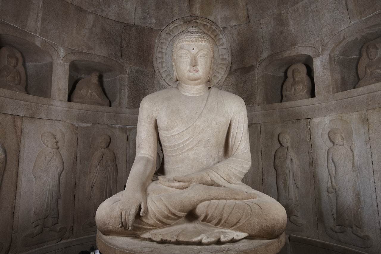 석굴암 본존불 정면1.jpg