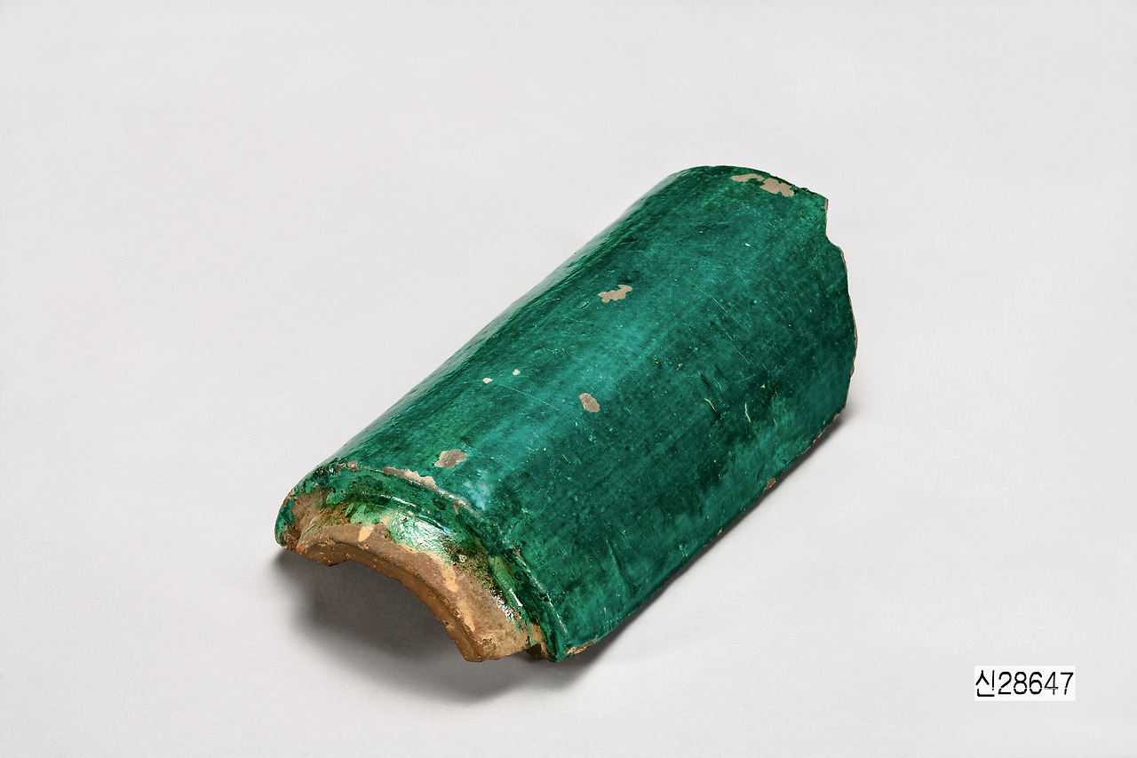 수키와 조각(국립중앙박물관, 여말선초, 경기도 양주군 출토).jpg