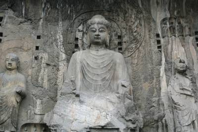 용문석굴 노사나불상.jpg