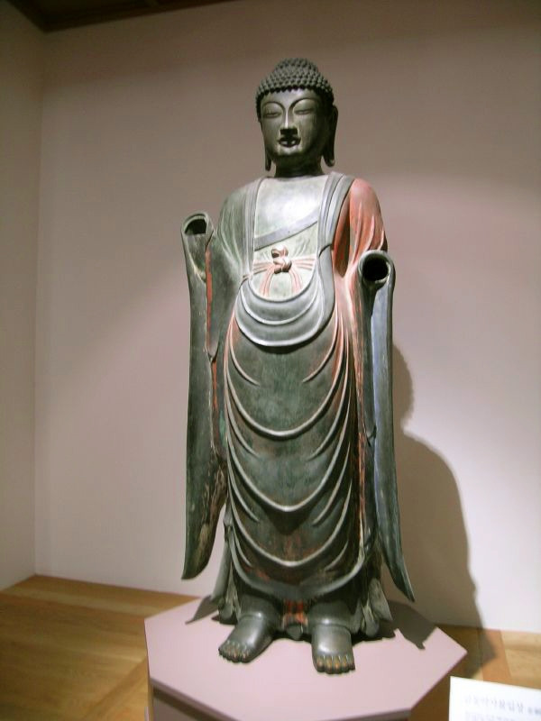 Standing_Gilt-bronze_Bhaisajyaguru_Buddha_of_Baengnyulsa_Temple(백률사_금동약사여래입상).jpg