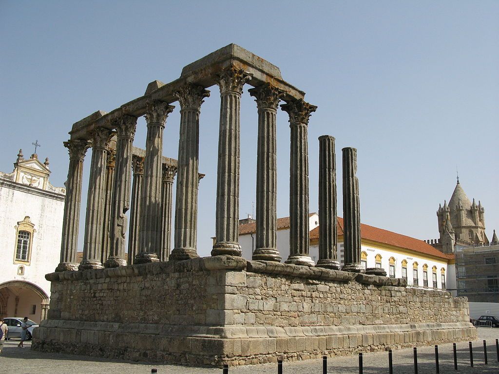 1024px-Evora-RomanTemple.jpg