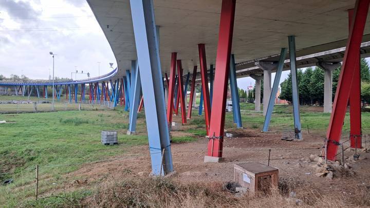 흥미로운 교각.jpg