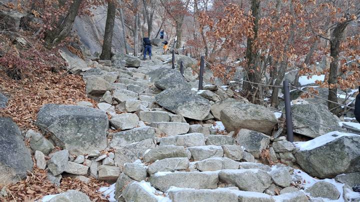 가파른 산길.jpg
