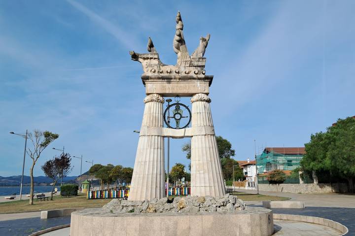 산토냐 기념물.jpg