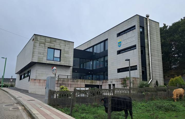 아바딘 읍사무소.jpg