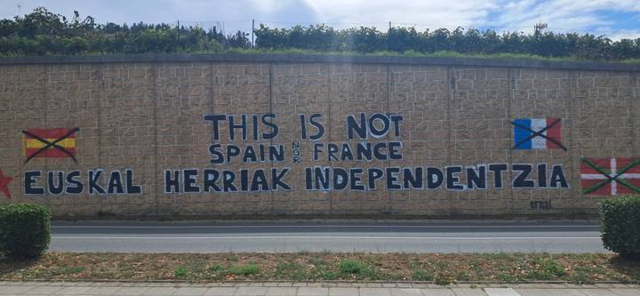 스페인도 프랑스도 아니다.jpg