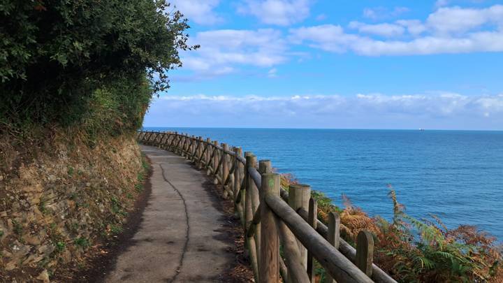 바다가 보이는 길.jpg