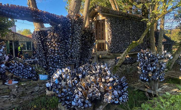 병으로 치장한 집.jpg