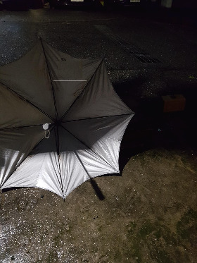 대형우산 버려진.jpg