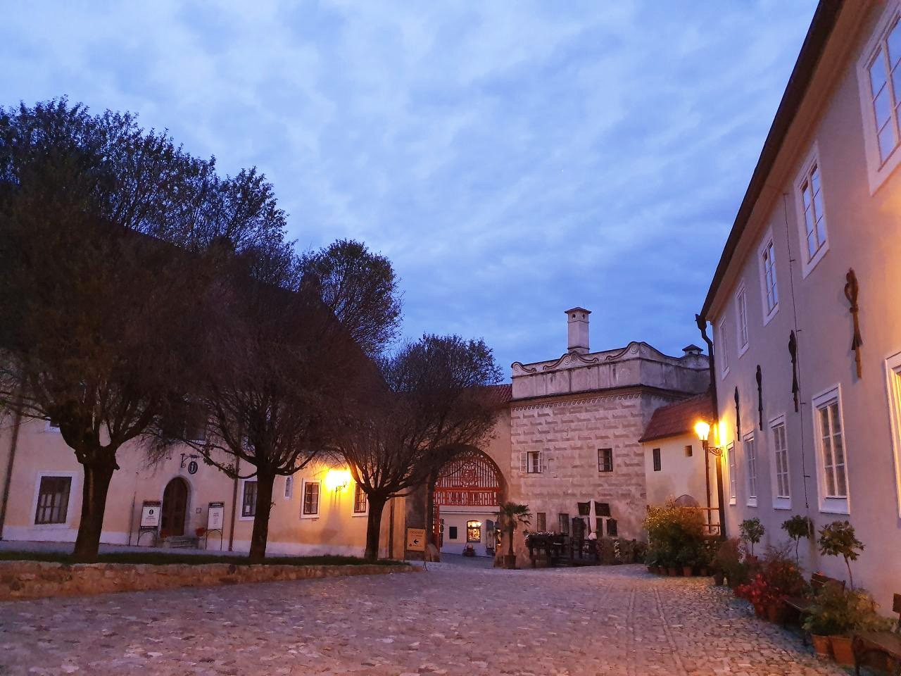 체스키성 입구.jpg