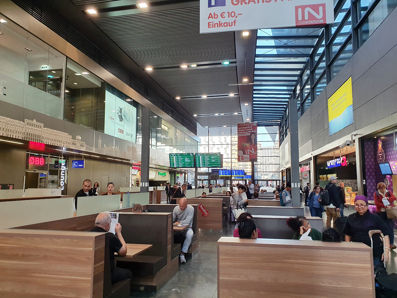 빈 중앙역2(보정).jpg