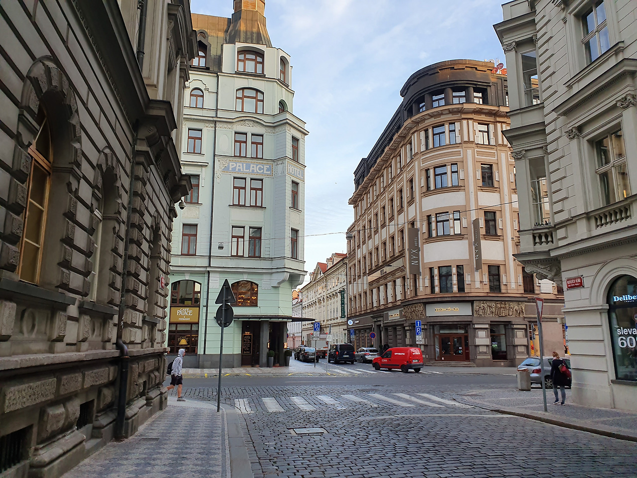 호텔근처 거리.jpg