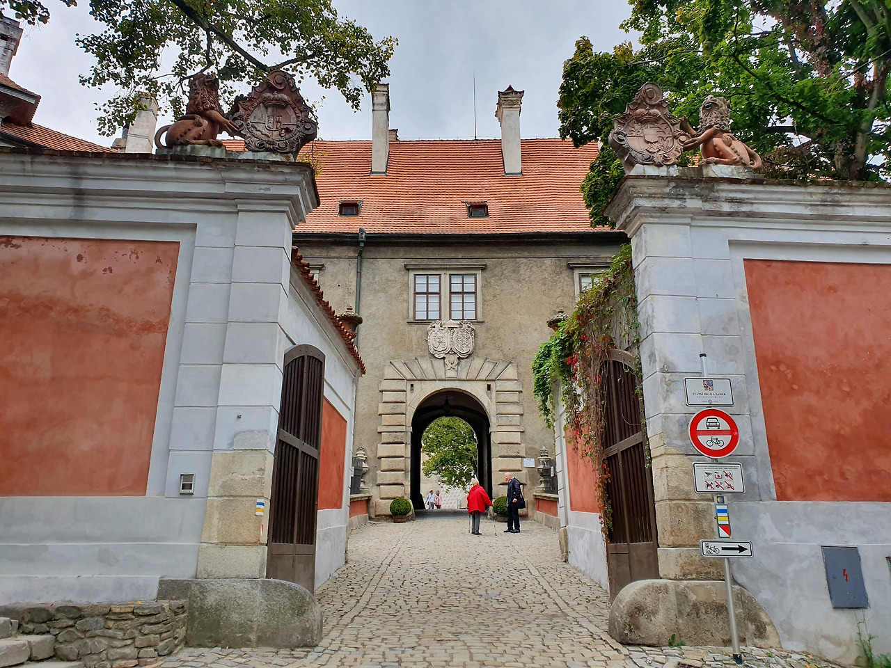 체스키성 입구(보정).jpg