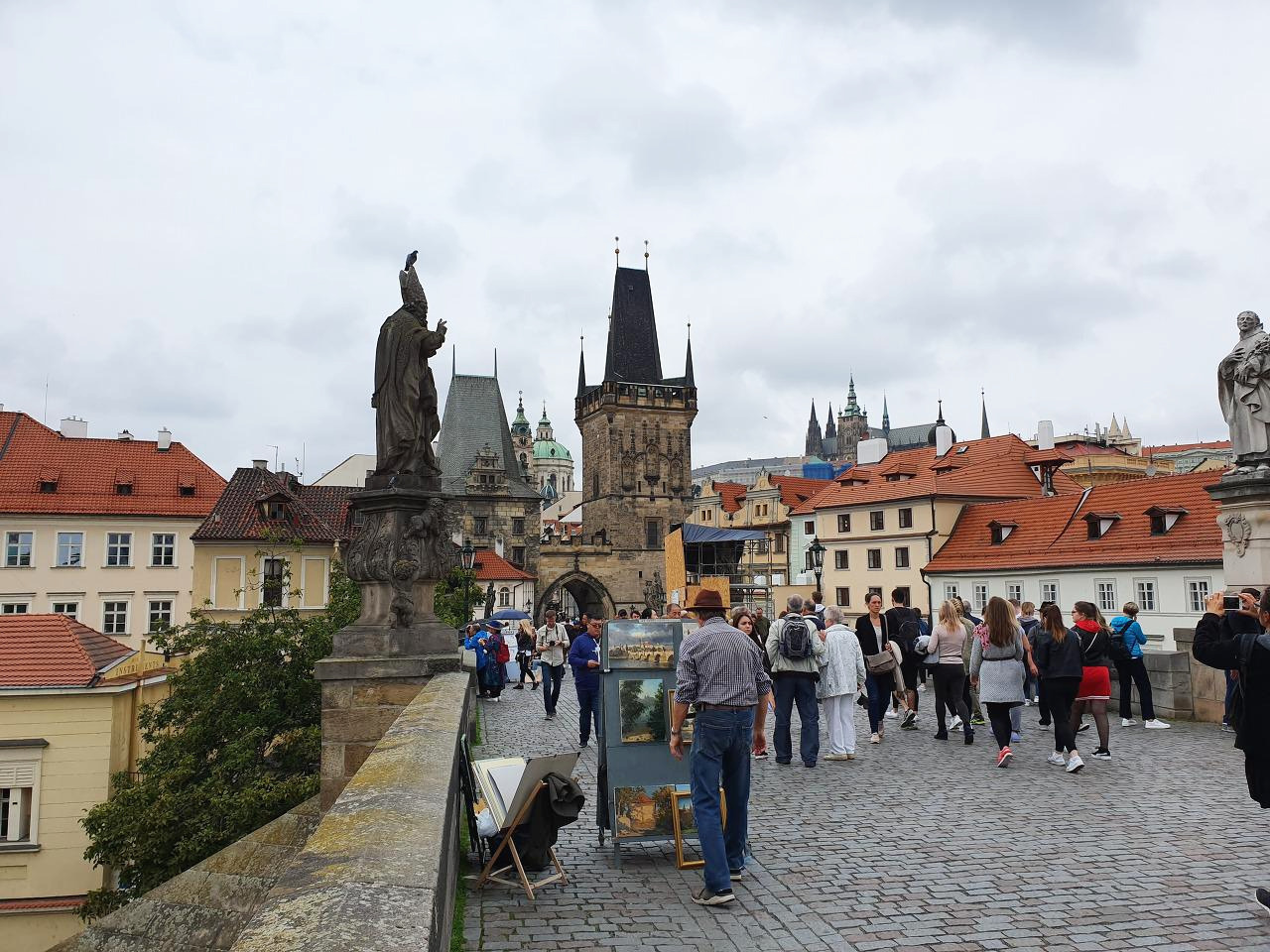 카를교 화가.jpg