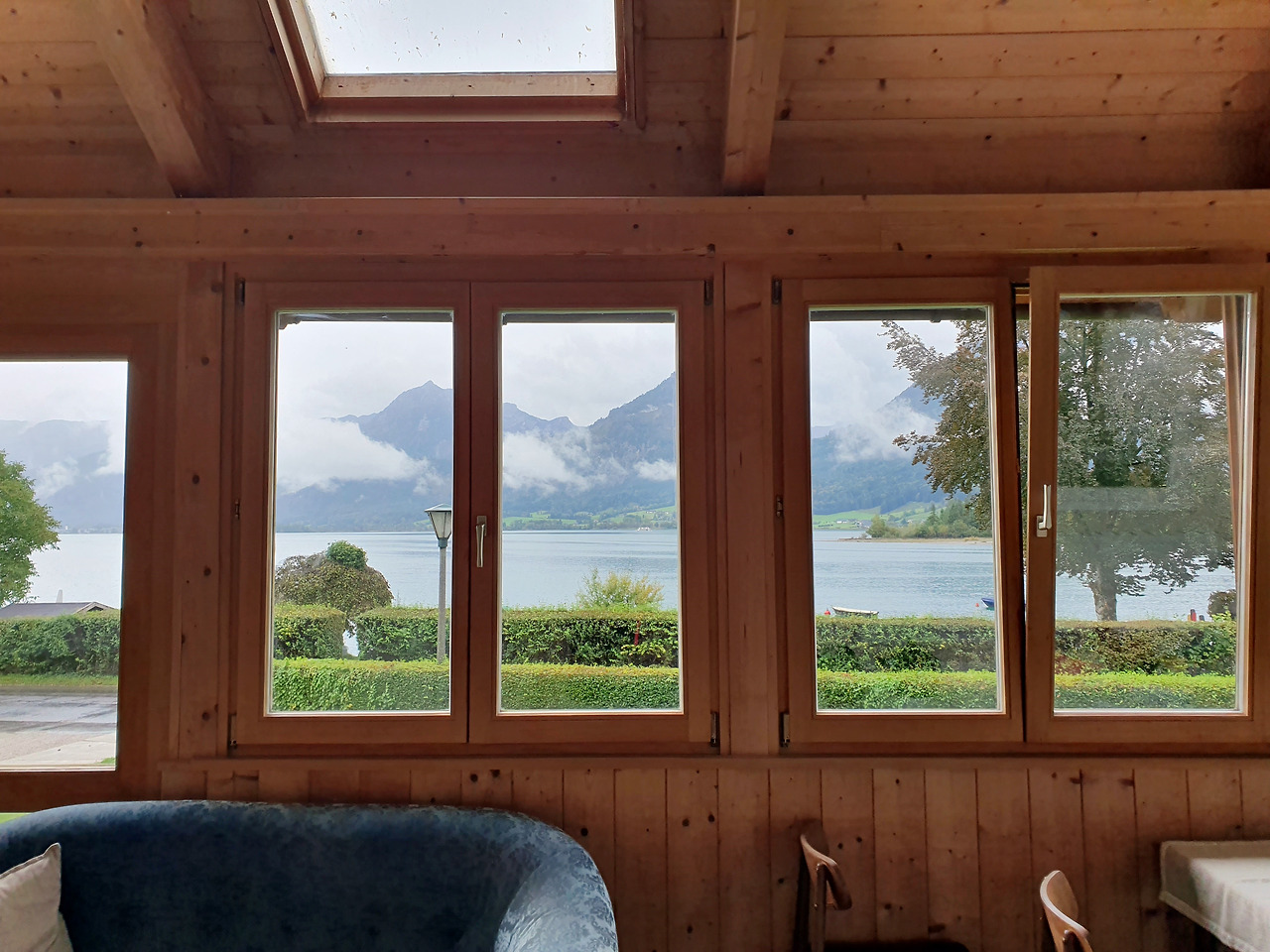 숙소 로비2(보정).jpg