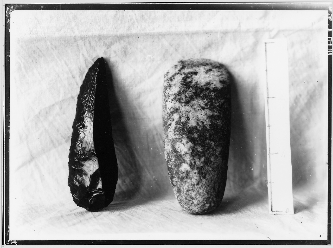 함북종성 동관진 발견 석부와 흑요석제창.jpg