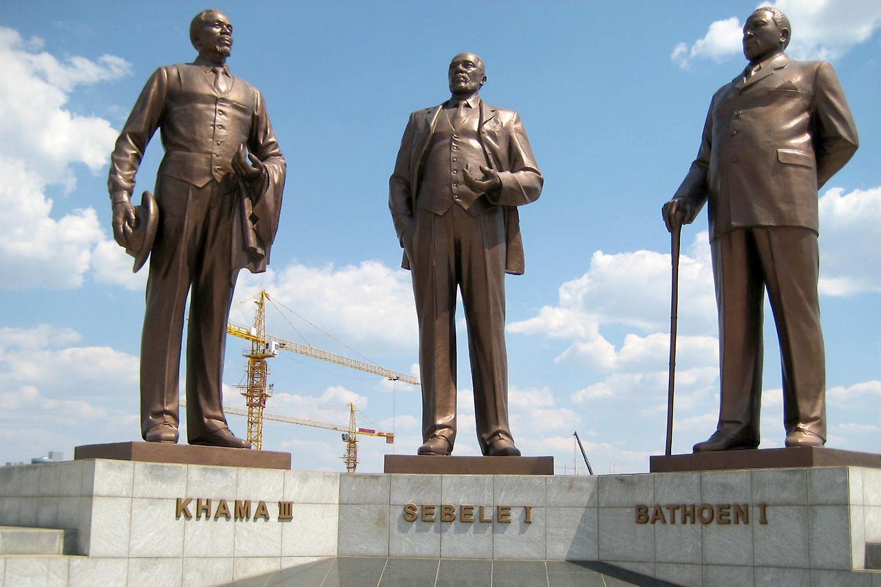 Three_Dikgosi_Monument_-_March_2010.jpg