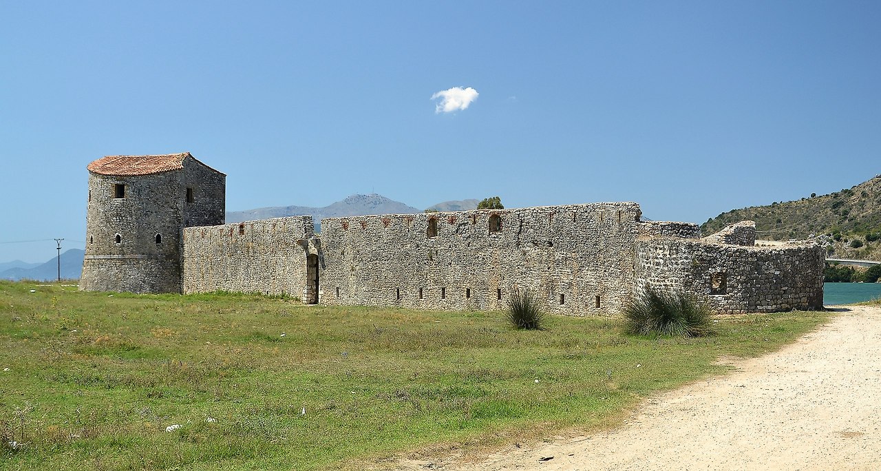 Butrint_-_Venetian_Triangular_Fortress_(by_Pudelek).jpg